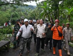 Wakil Ketua DPR Tinjau Lokasi Bencana Tanah Bergerak di Sukabumi