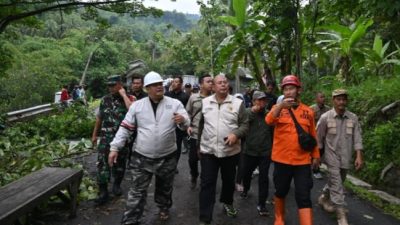 Wakil Ketua DPR Tinjau Lokasi Bencana Tanah Bergerak di Sukabumi