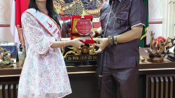 Ketua DPRD Medan Terima Juara Best Photogenic Miss Tionghoa 2024, Nadin Regina