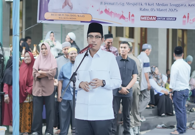 Safari Ramadan Rico Tri Putra Bayu Waas di Masjid Ikhlasiyah: Suasana Kekeluargaan yang Hangat