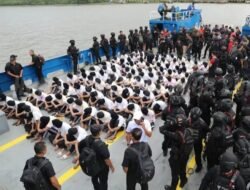 Satbrimob Poldasu Kawal Ketat 100 Napi Ke Nusakambangan