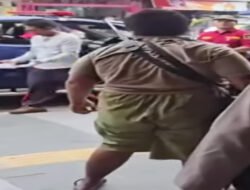 Viral, Satpol PP Amankan Pengamen Tuna Netra Melawan