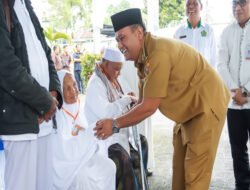 Wakil Bupati Dairi Lepas 12 Calon Jamaah Haji Eksklusif Nasabah Bank Sumut