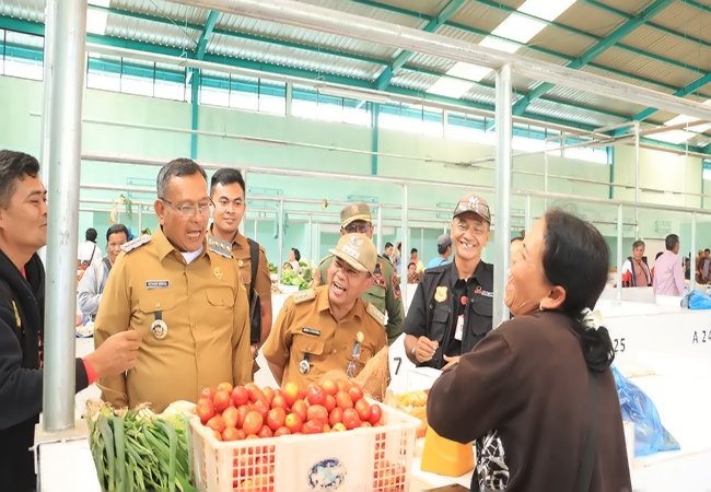 Pemkab Dairi Tertibkan Pedagang Pasar Sumbul, Fokus pada Penataan dan Edukasi