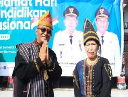 Wabup Dairi Beri Apresiasi Purna Bhakti Linda Simbolon di Momen Hardiknas 2025