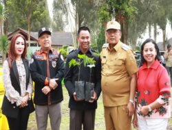 Bupati Dairi Tanam Pohon dan Bagikan Bibit Kemiri, Dorong Pelestarian Lingkungan dan Komoditas Warisan
