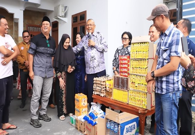 Bupati Dairi Serahkan Bantuan Program ATENSI Kemensos kepada 41 PPKS