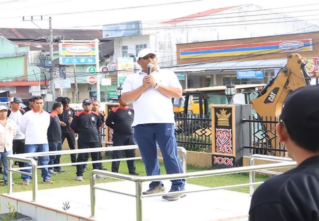 Pemkab Dairi Gelar Gotong Royong Massal Wujudkan Program Jalan Tanpa Genangan Air