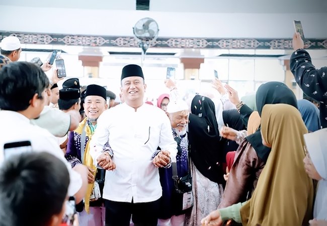 Wabup Dairi Sambut 21 Jemaah Haji Pulang ke Tanah Air: Harapan Jadi Haji Mabrur dan Inspiratif