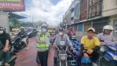 Sosialisasi Humanis, Kasatgas Preventif Ops Patuh Toba 2025 Edukasi Para Pengendara Di Jalan