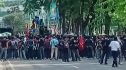 Hari Kedua Demo di DPRD Sumut, Mahasiswa Desak Pembubaran DPR