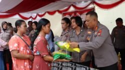 Polda Sumut Dan Polres Pelabuhan Belawan Gelar Minggu Kasih Gerakan Pangan Murah Di Gereja HKBP Pajak Baru Belawan