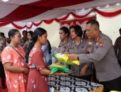 Polda Sumut Dan Polres Pelabuhan Belawan Gelar Minggu Kasih Gerakan Pangan Murah Di Gereja HKBP Pajak Baru Belawan
