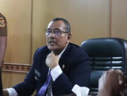 Bupati Dairi Mediasi Aksi Mahasiswa Terkait Pemutusan Listrik dan Polemik Buku Sekolah Swasta
