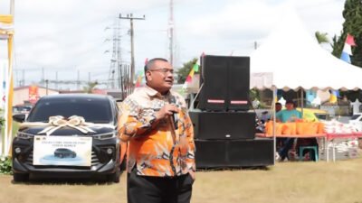 Bupati Dairi Serahkan Hadiah Mobil kepada Pemenang Undian Pundi BPR NBP 8 Sidikalang