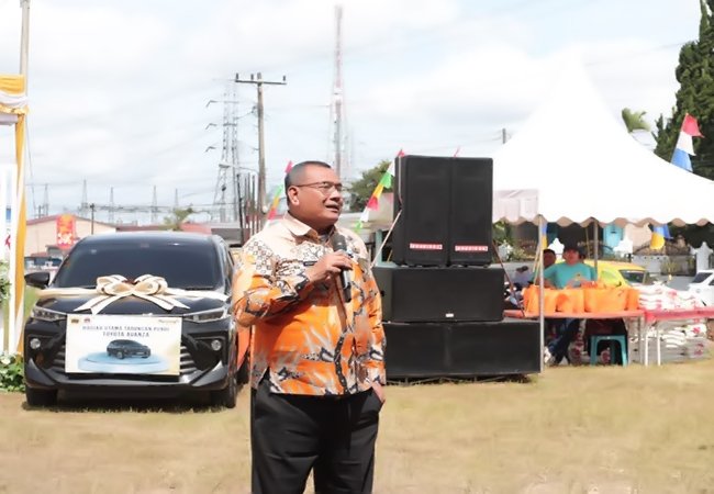 Bupati Dairi Serahkan Hadiah Mobil kepada Pemenang Undian Pundi BPR NBP 8 Sidikalang