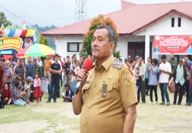 Bupati Dairi Serahkan 346 SK PPPK Formasi 2024
