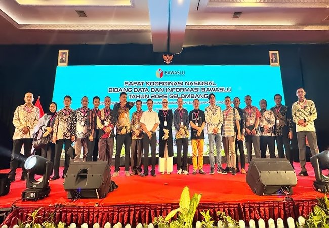 Bawaslu Sibolga Raih Penghargaan