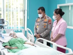 Kapolda Sumut Jenguk Korban Laka Lantas, Sampaikan Keprihatinan Dan Doa Kesembuhan