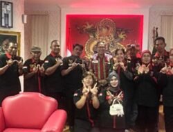 Ketua DPRD Kota Medan Terima Kunjungan Silaturahmi LSM Kenziro, Dapat Kejutan Ulang Tahun