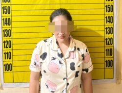 Edarkan Sabu Seorang Perempuan Dibekuk  Dipinggir Jalan