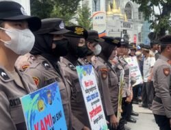 Begitu Humanis Polwan Polda Sumut Laksanakan Pengamanan Aksi Unjuk Rasa Di Kantor Gubernur Sumut