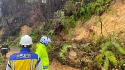 Jalinsum Pakkat–Doloksanggul Tak Bisa Dilalui, Polres Humbahas Kerahkan Personil Ke Lokasi