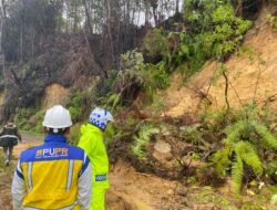 Jalinsum Pakkat–Doloksanggul Tak Bisa Dilalui, Polres Humbahas Kerahkan Personil Ke Lokasi