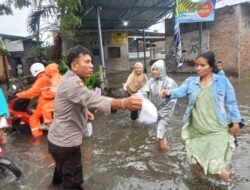 Polres Pelabuhan Belawan Pantau Situasi Banjir Dan Salurkan Bantuan Kepada Warga Terdampak