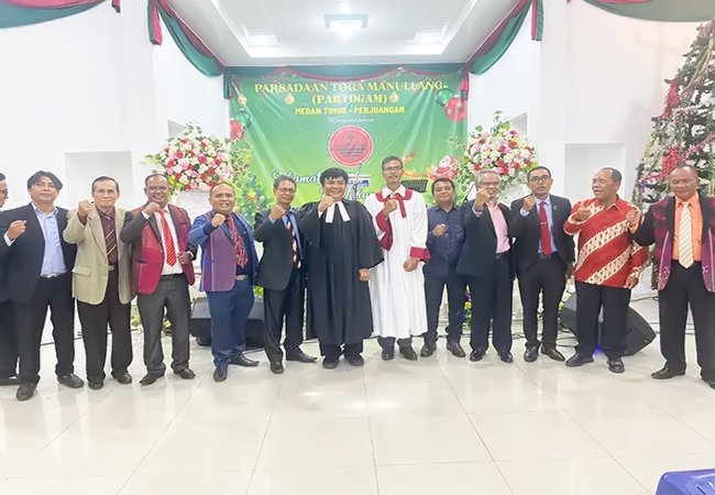Ibadah Khusyuk dan Kepedulian Sosial Warnai Natal 2025 Parsadaan Toga Manullang Medan Timur–Perjuangan