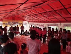 Doa dan Kepedulian Di Pengungsian, Polres Sibolga Salurkan Bansos Untuk Korban Banjir Dan Longsor