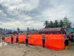 Dibalik Seragam Ada Kepedulian, Polres Labusel Bersama Warga Pulihkan Batang Toru Pascabanjir