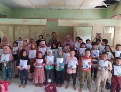 Seragam Sekolah Dari TNI AD Bagi Siswa SDN Rantau Panjang Aceh Tamiang