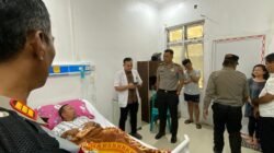 Peduli Dengan Anggotanya Kapolres Pakpak Bharat Besuk Kapolsek Sukaramai Di RSUD Sidikalang