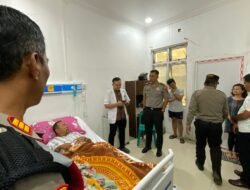 Peduli Dengan Anggotanya Kapolres Pakpak Bharat Besuk Kapolsek Sukaramai Di RSUD Sidikalang