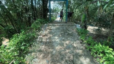 Akses Warga Terancam, Brimob Sumut Lakukan Pengecekan Jembatan Gantung Di Tukka