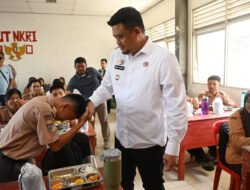 Tinjau Pembagian MBG SMAN 1 Gunungsitoli, Bobby Nasution Pastikan Program Optimal