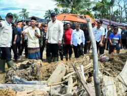 Gubernur Bobby Nasution Temui Langsung Warga Korban Banjir Di Tapteng