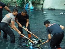 Brimob Sumut Turun Ke Sungai, Aksi Nyata Menjaga Kehidupan Dan Masa Depan Kota Medan
