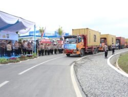 Lepas 22 Kontainer, Kapolri Pastikan Bantuan Terdistribusi Merata Hingga Wilayah Terdampak Terpencil