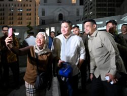 Gubernur Bobby Nasution Bagikan 2.500 Bingkisan Dari Presiden Di Malam Idulfitri, Warga Antusias