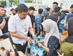 Bobby Nasution Bagikan THR Pada Warga, Sasar Pekerja Informal Di Medan