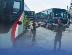 Brimob Polda Sumut Siaga Awasi Arus Mudik Balik Di Terminal Amplas