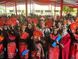 Wong Chun Sen Bagikan 1.600 Buku Megawati Saat Sosialisasi Perda Perlindungan Anak di Medan Timur