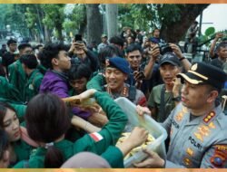 Pengamanan Humanis Warnai Aksi Penyampaian Aspirasi Mahasiswa Di Gedung DPRD Sumut