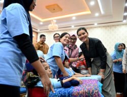 Kahiyang Ayu Serahkan Kursi Roda Adaptif Di Simalungun, Pastikan Anak Berkebutuhan Khusus Dapat Kehidupan Yang Layak