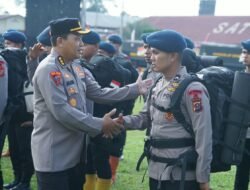 Gunung Sinabung Erupsi, Polda Sumut Siagakan 100 Personil Brimob Dan Peralatan Pendukung