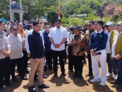 Gubernur Bobby Dampingi Wapres Gibran Serahkan Sertifikat Huntap Di Sibolga, Warga Bersyukur Miliki Rumah Untuk Ditempati Selamanya