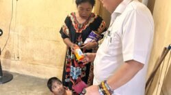 Wong Chun Sen Berikan Bantuan Susu dan Vitamin Gratis bagi Anak Stunting di Medan Tembung