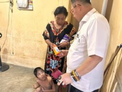 Wong Chun Sen Berikan Bantuan Susu dan Vitamin Gratis bagi Anak Stunting di Medan Tembung
